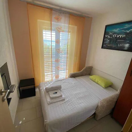 In Starigrad-paklenica 54154 Apartment